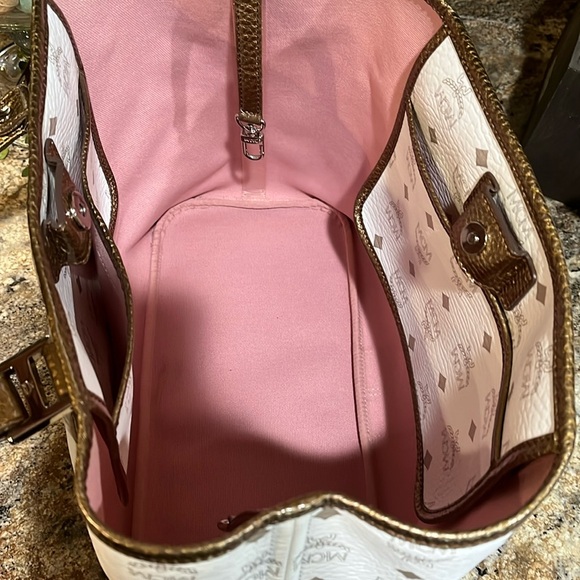 MCM EUC PRINCESS LION TOTE like New - Picture 15 of 15